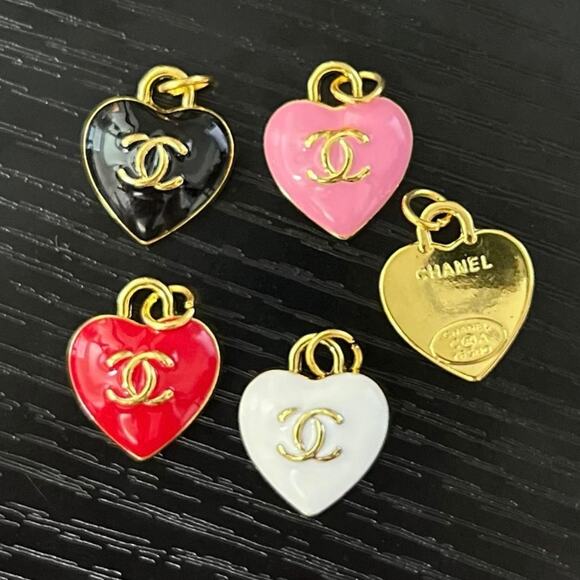 Lot Of 4 Chanel Heart Zipper Pull Button Charms 22mm - Picture 2 of 2